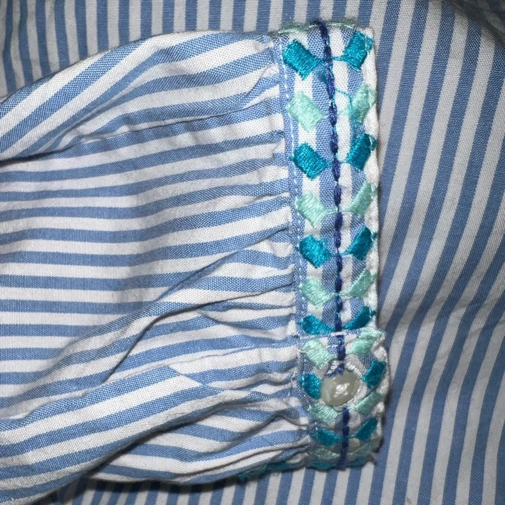 Vineyard Vines Seersucker Embroidered Savannah Top🌹 - Picture 5 of 10